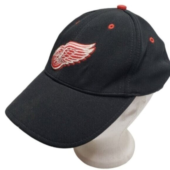 American Needle Detroit Red Wings NHL Fitted Cap Small Medium Black Red - Picture 14 of 14